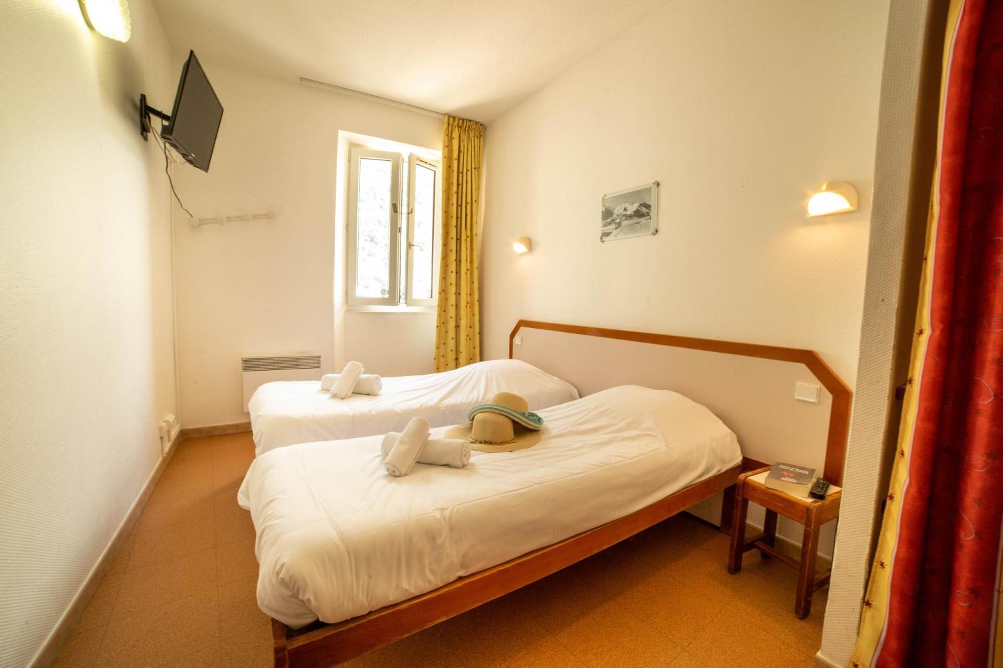 Hotel Le Rabuons Saint-Étienne-de-Tinée Esterno foto