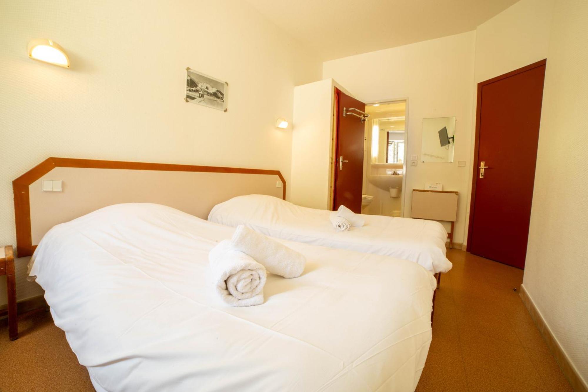 Hotel Le Rabuons Saint-Étienne-de-Tinée Esterno foto