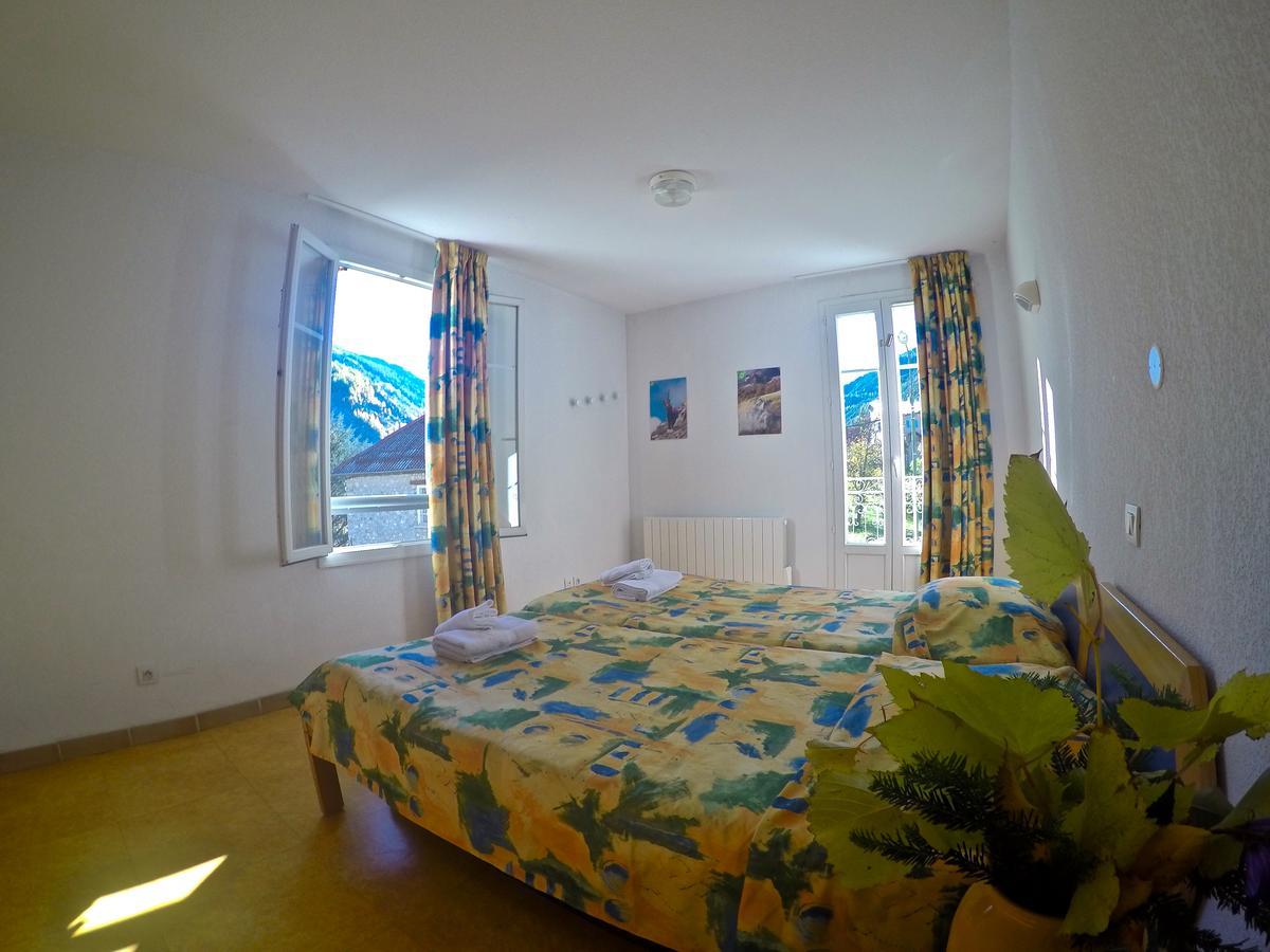 Hotel Le Rabuons Saint-Étienne-de-Tinée Esterno foto